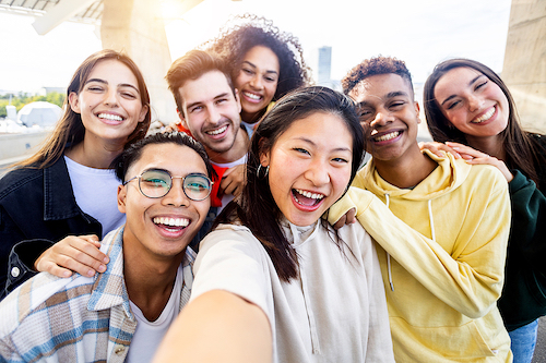 Teens with upbeat friends may have better emotional health